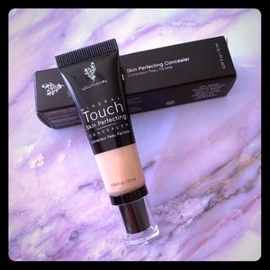 Younique Concealer in Velour